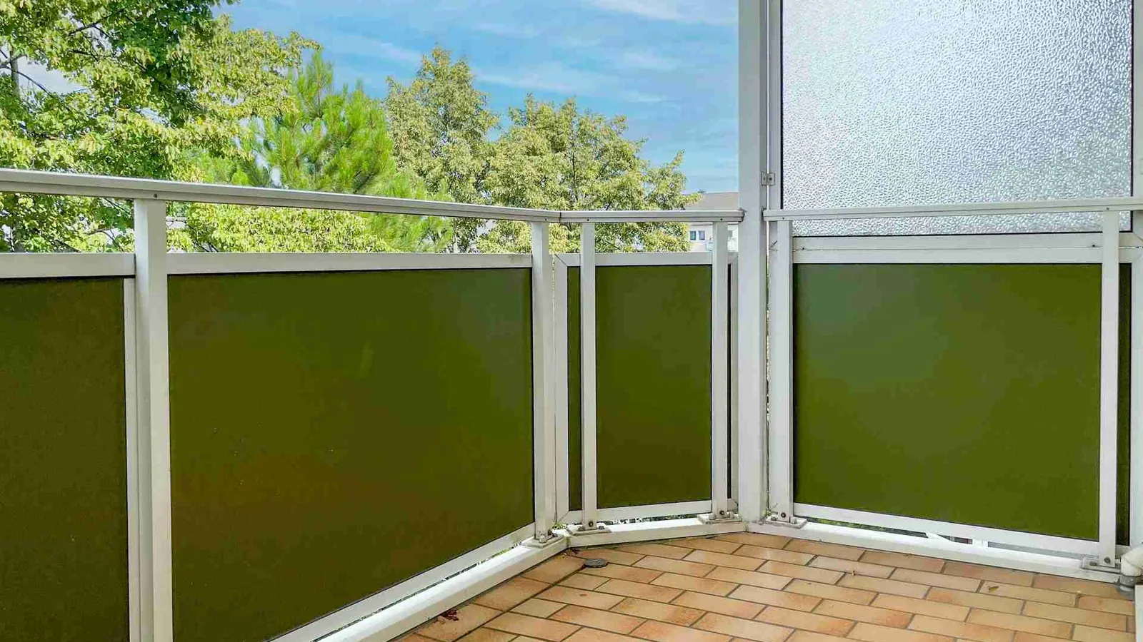 Charmante Wohnung in Limbach mit zwei französischen Balkonen und hellen, einladenden Wohnräumen