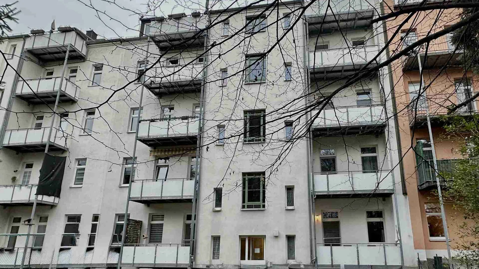 Vermietete 2-Zimmer-Wohnung in denkmalgeschütztem Mehrfamilienhaus auf dem Sonnenberg