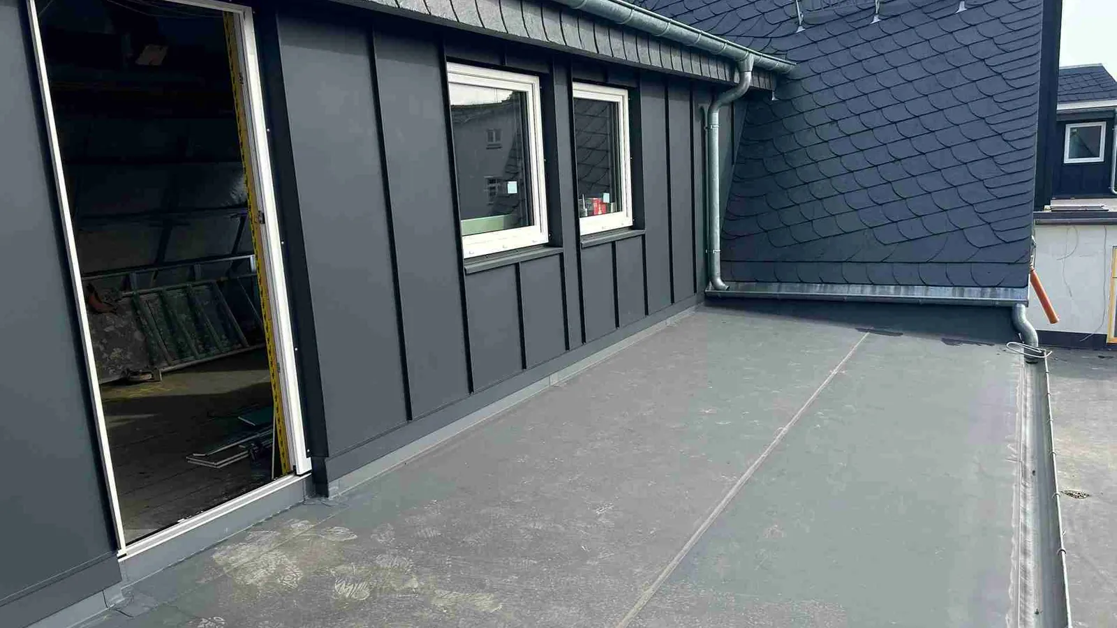 Erstbezug: 5,5-Raum-Wohnung mit XXL Dachterrasse und großen Kinderzimmern mit Schlafebene