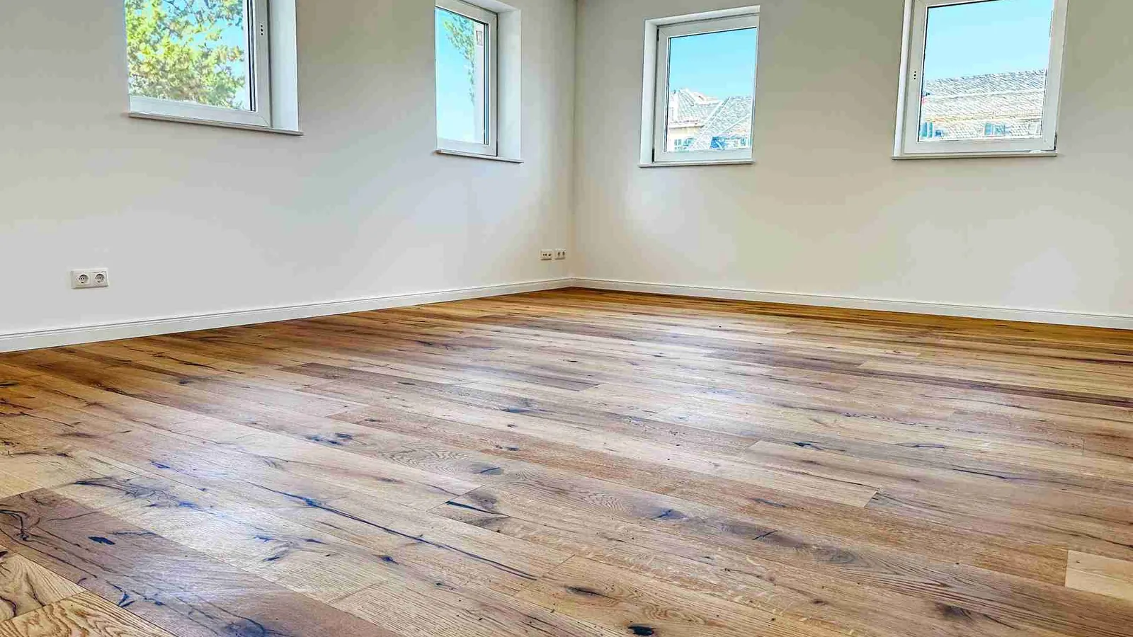 Lichtdurchflutete 4,5-Raum-Wohnung mit hochwertiger Ausstattung und zwei Außenstellplätzen!