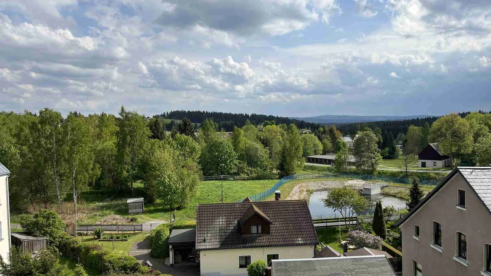 *Hochwertige Dachsanierung* Sanierungsbedürftiges Zweifamilienhaus in Schönheide