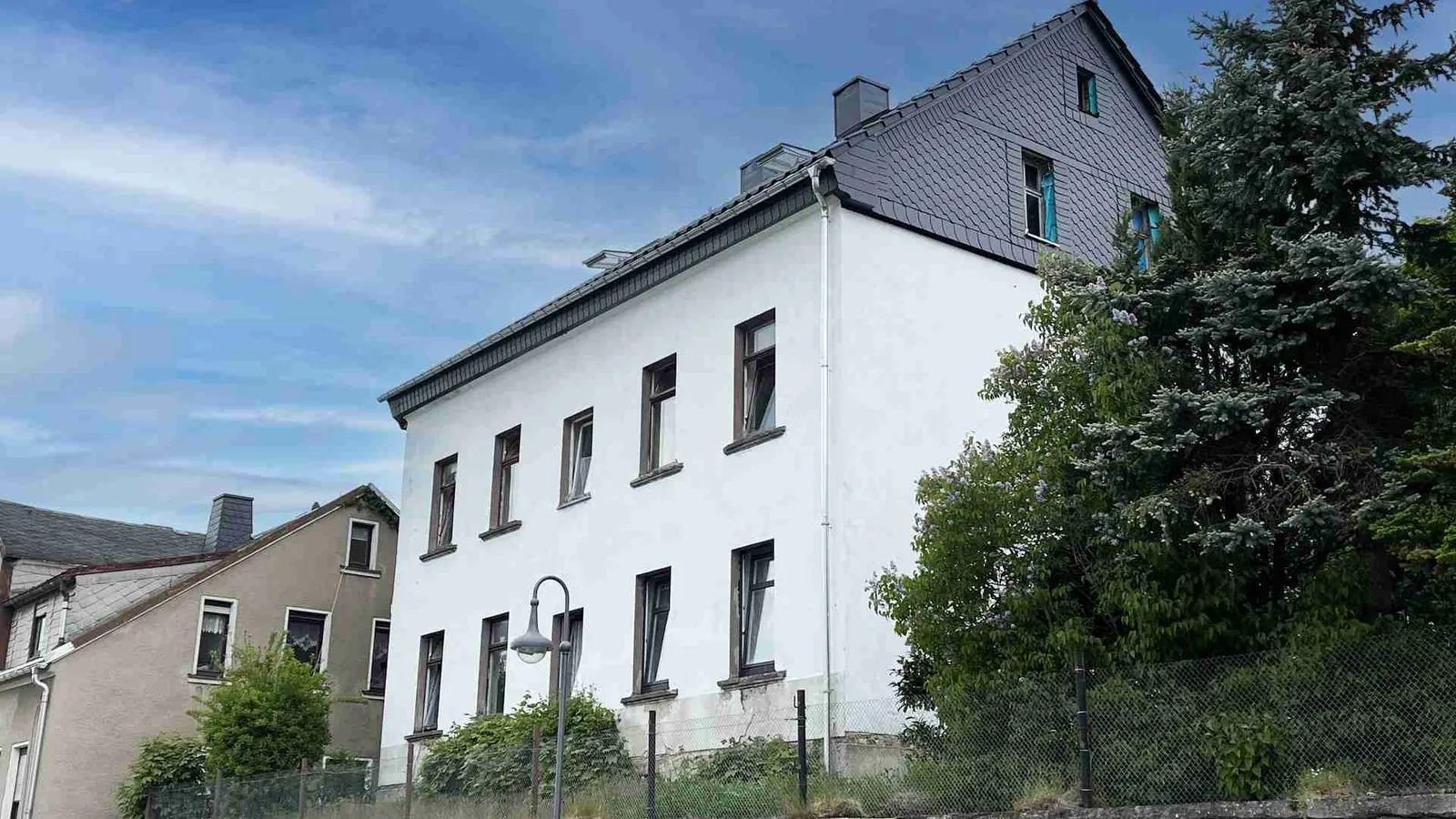 *Hochwertige Dachsanierung* Sanierungsbedürftiges Zweifamilienhaus in Schönheide