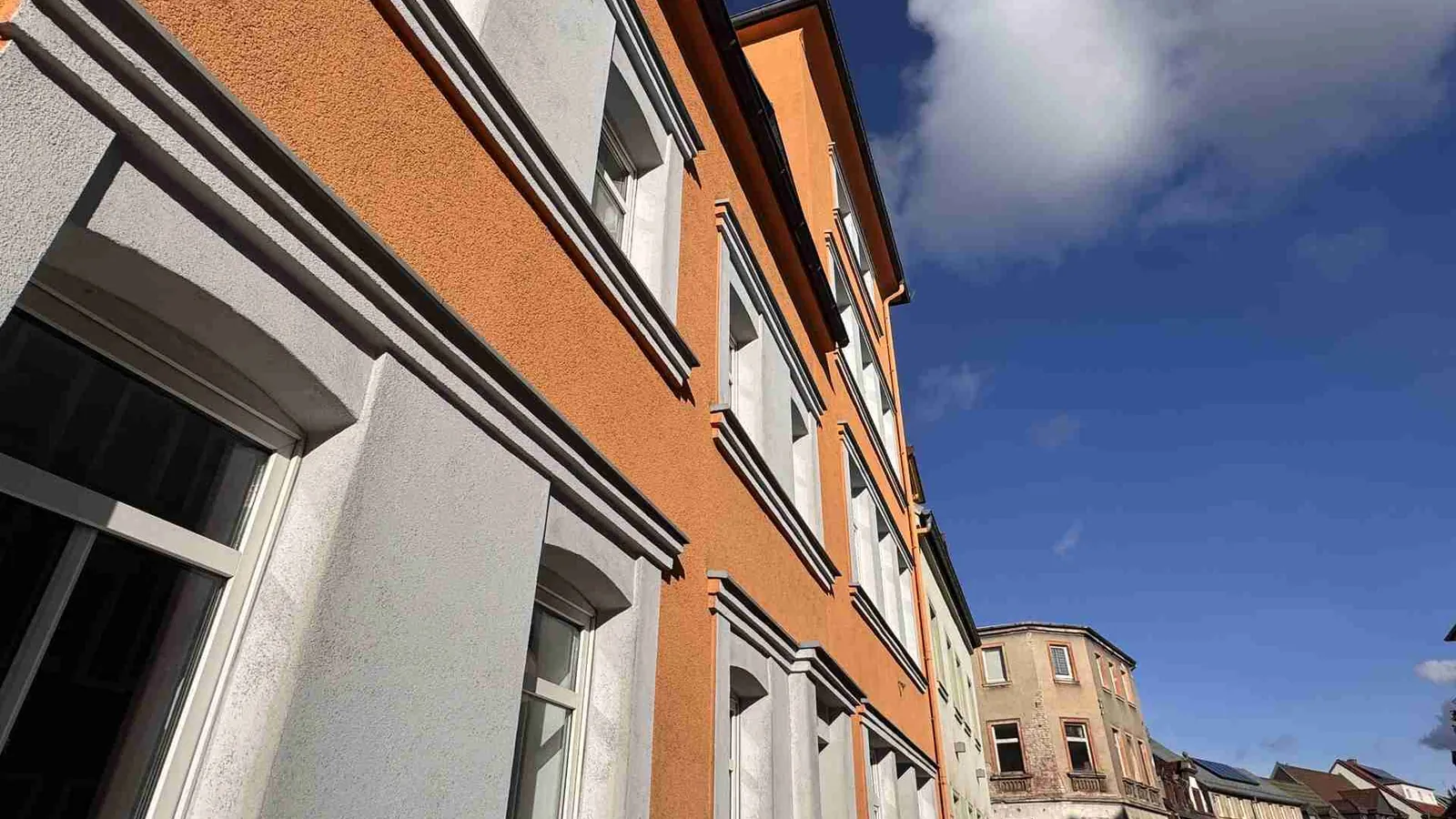 Anlageobjekt mit langfristigem Potenzial, modernisiertes Mehrfamilienhaus in Hohenstein-Ernstthal