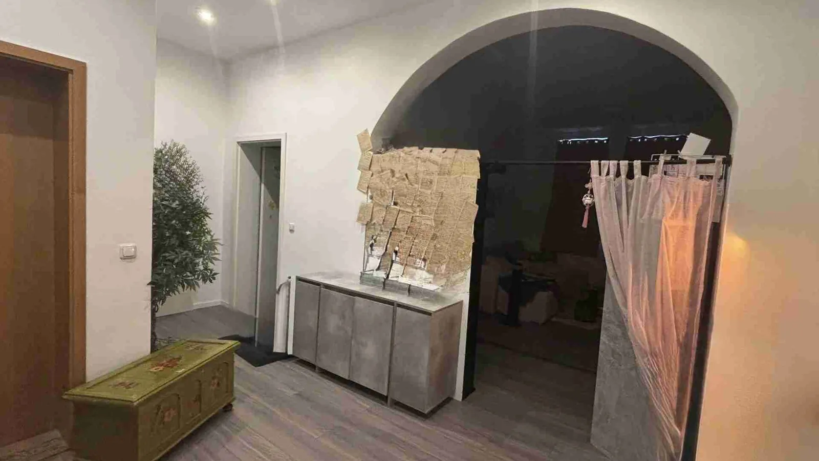 Sicher vermietet & modernisiert: Mehrfamilienhaus in Crimmitschau mit Ausbaureserve im Dachgeschoss