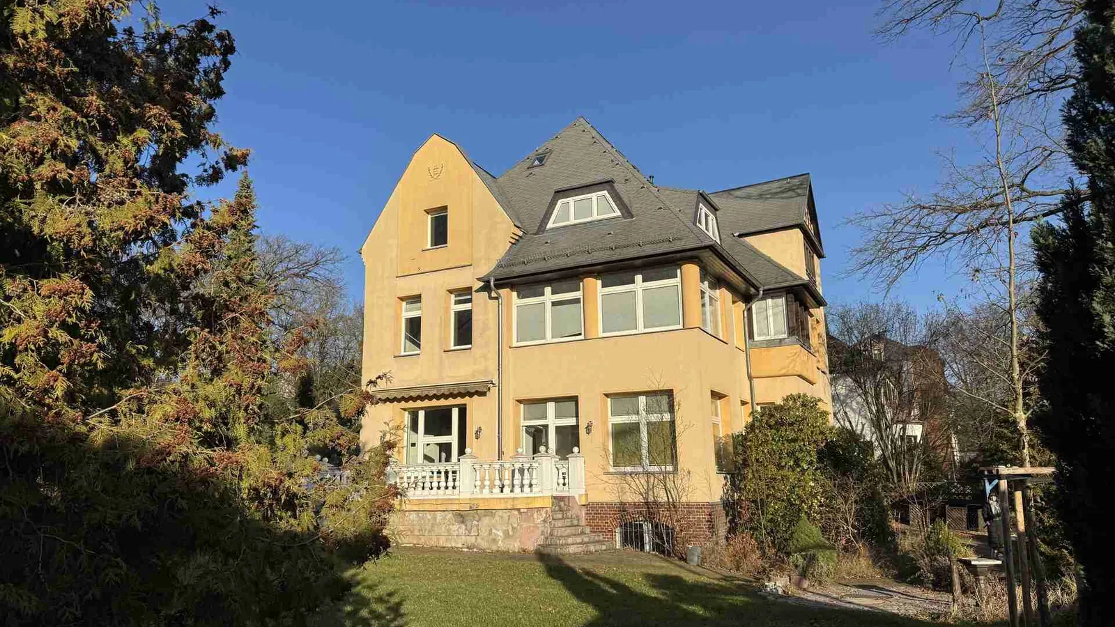 Repräsentatives Wohn- und Geschäftshaus mit flexibler Nutzung und großzügigem Grundstück