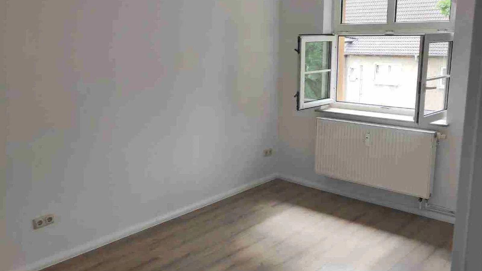 *100 IKEA-Gutschein!* Modern sanierte 2-Zimmer-Wohnung in ruhiger Lage