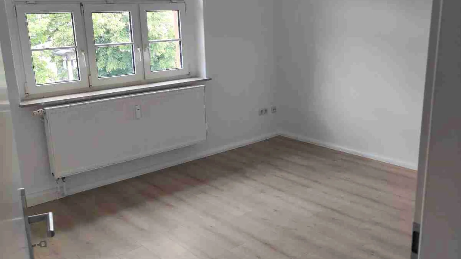 *100 IKEA-Gutschein!* Modern sanierte 2-Zimmer-Wohnung in ruhiger Lage
