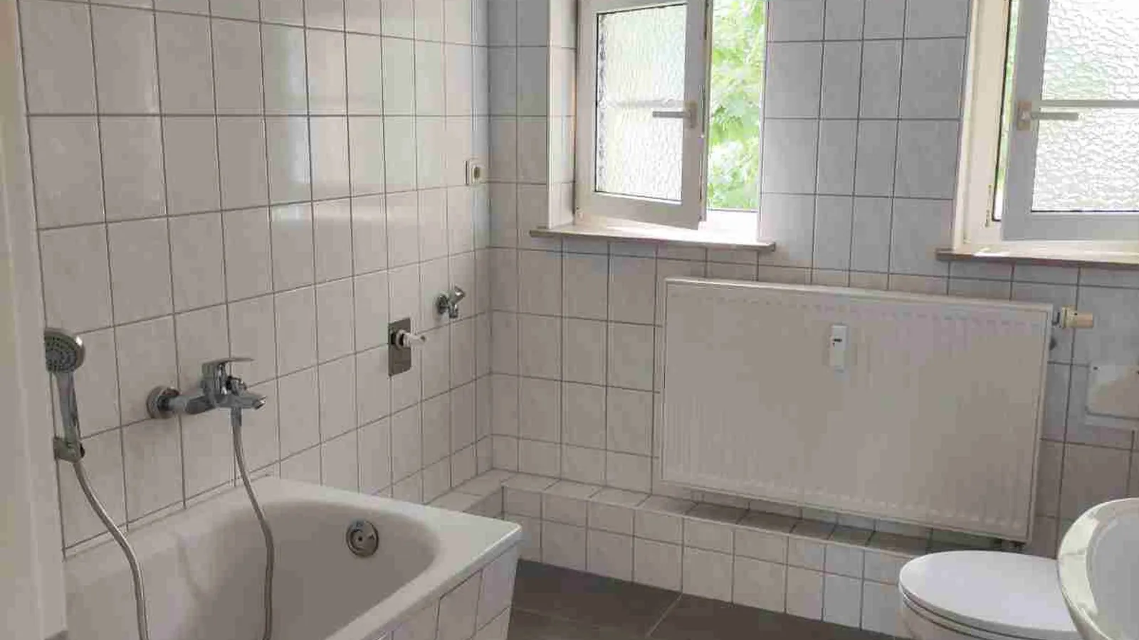 *100 IKEA-Gutschein!* Modern sanierte 2-Zimmer-Wohnung in ruhiger Lage