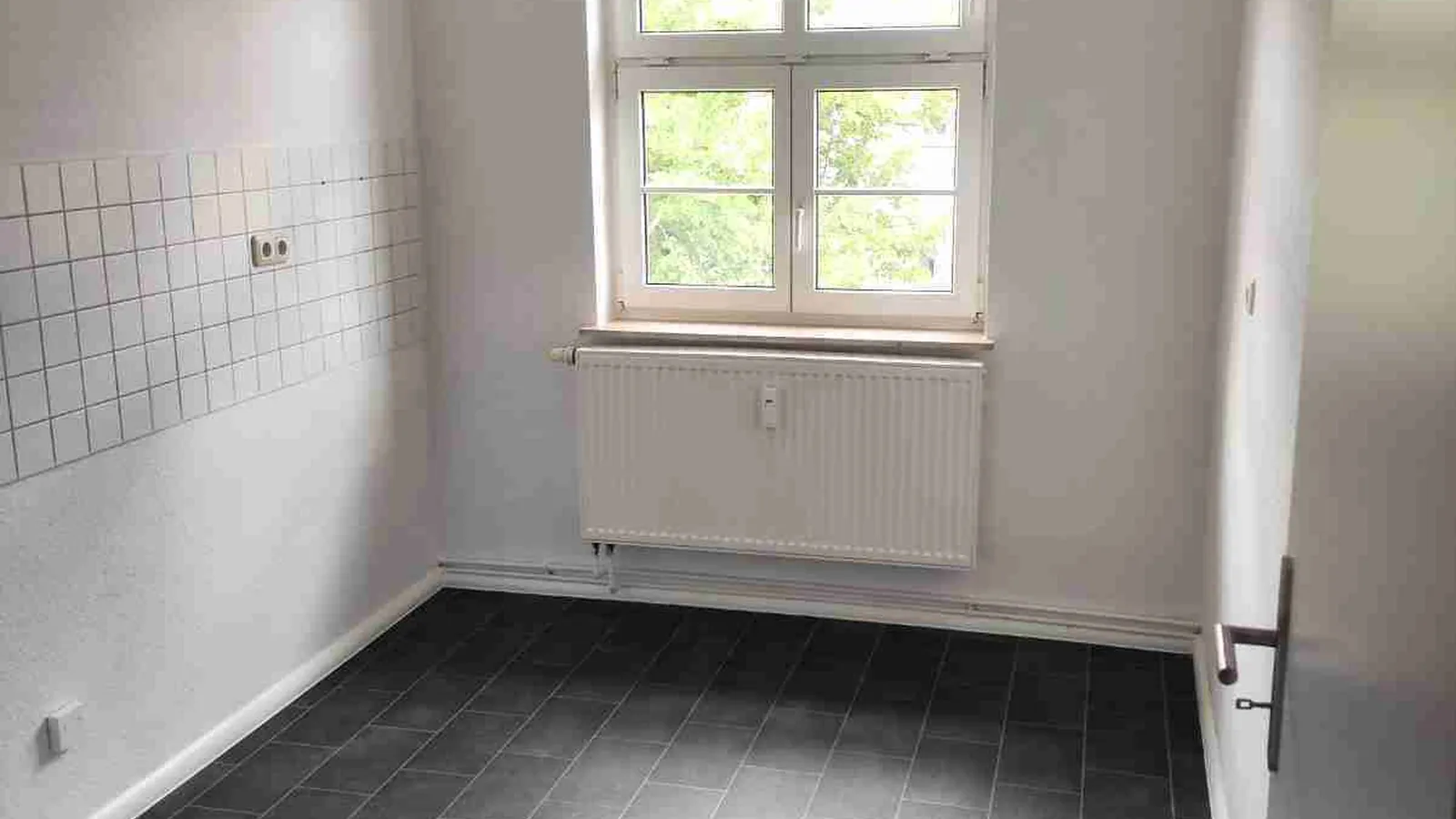 *100 IKEA-Gutschein!* Modern sanierte 2-Zimmer-Wohnung in ruhiger Lage