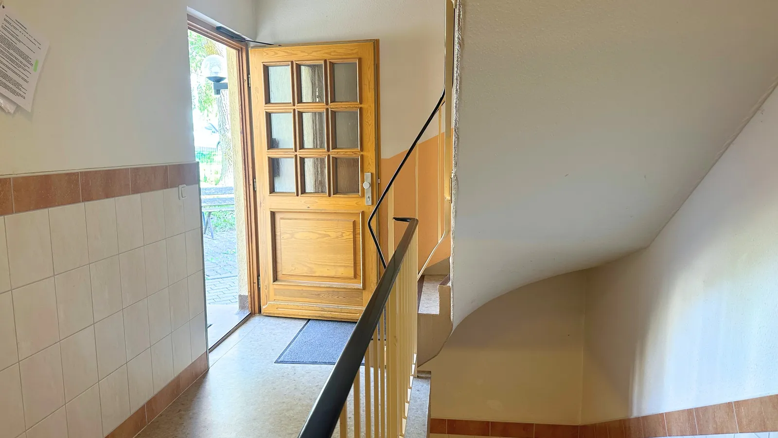 Attraktive Kapitalanlage mit ca. 9,88% Soll-Rendite – 2-Zimmer-Dachgeschosswohnung in Oelsnitz