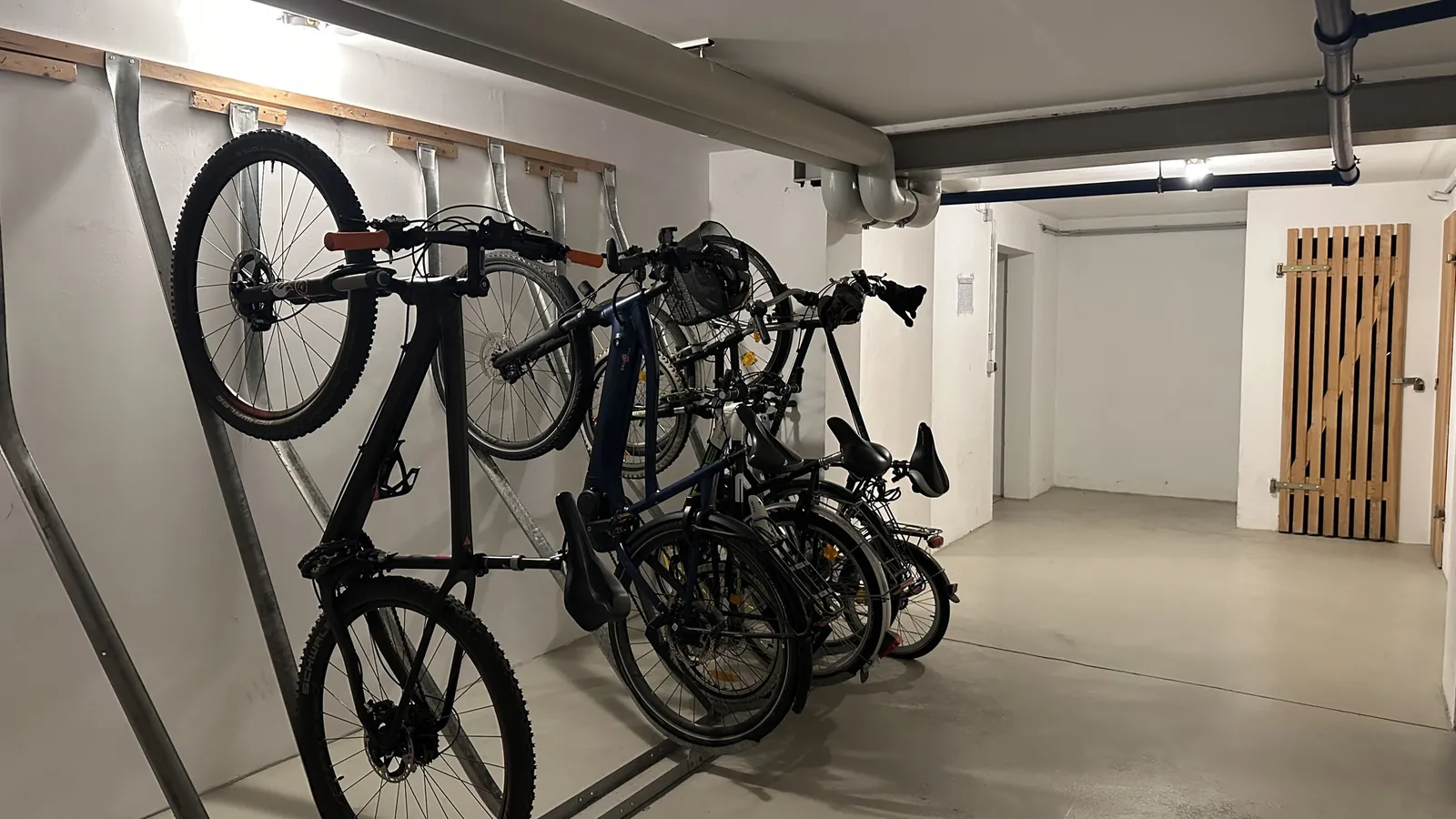 Attraktive Kapitalanlage mit ca. 9,88% Soll-Rendite – 2-Zimmer-Dachgeschosswohnung in Oelsnitz