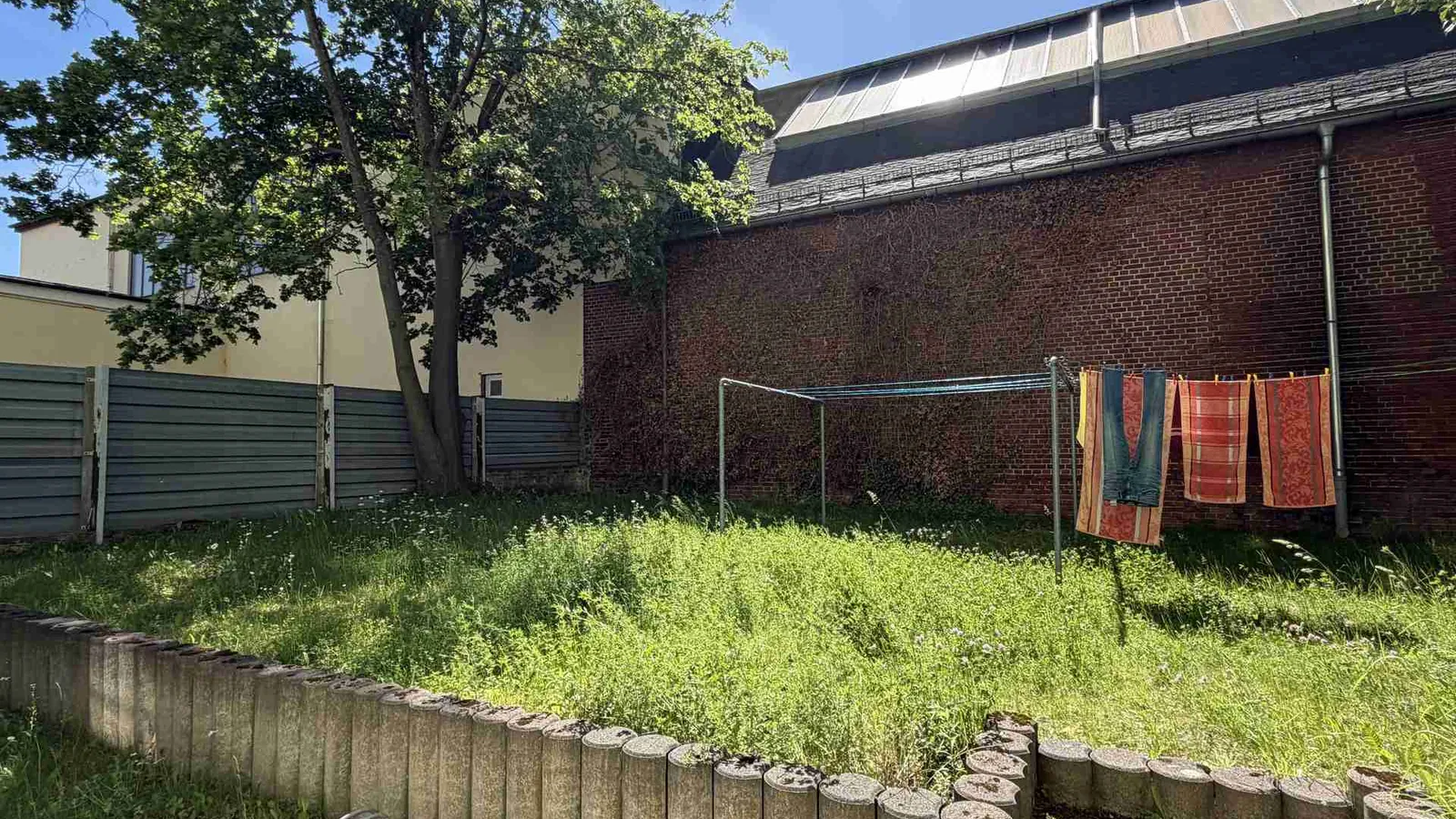 Attraktive 2-Zimmer-Dachgeschosswohnung mit Süd-West-Balkon auf dem Kaßberg