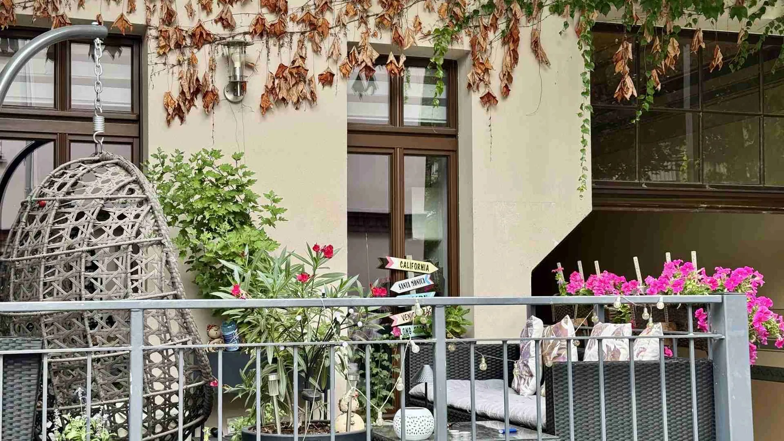 Vermietete Altbauwohnung mit hochwertiger Ausstattung und großzügigem Ost-Balkon