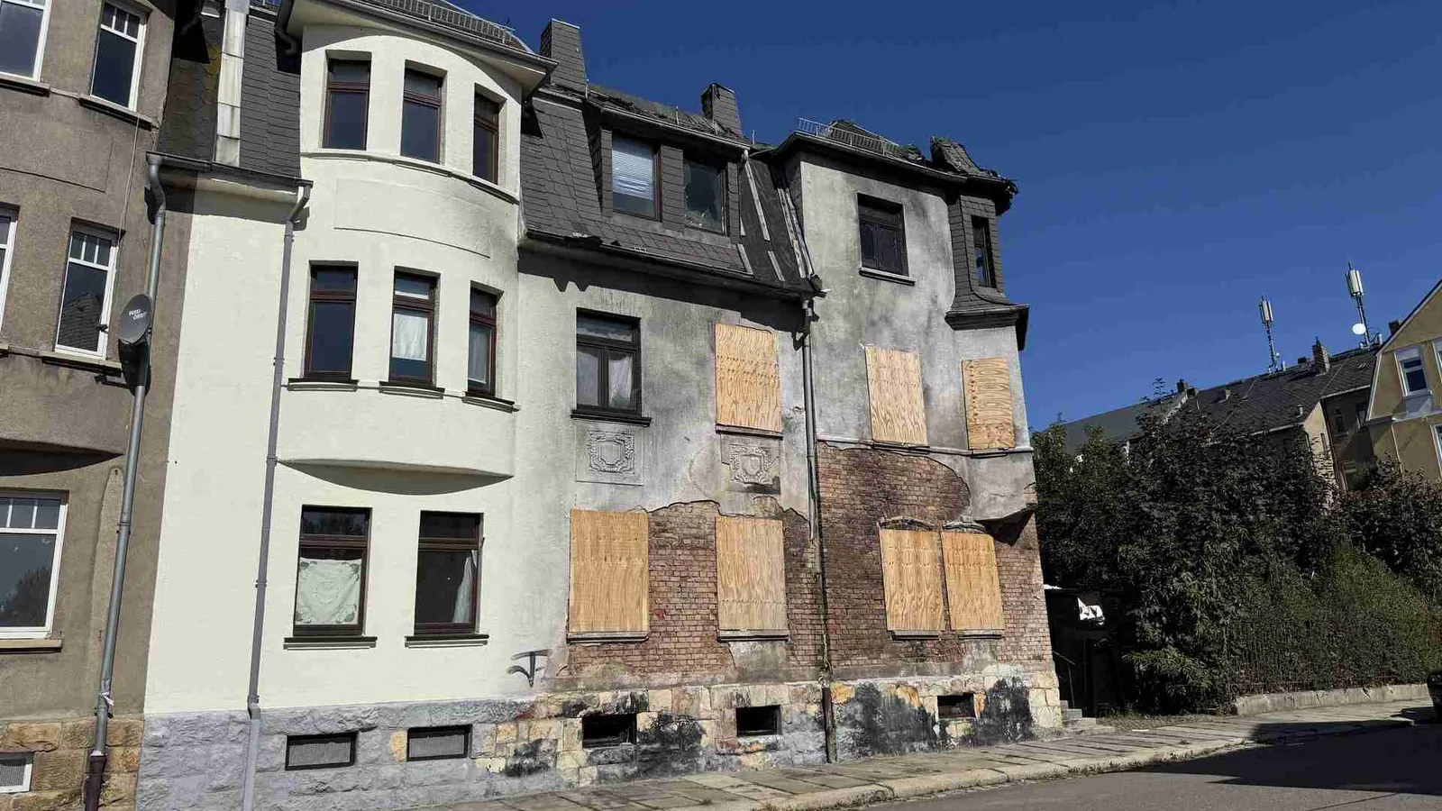 Neue Wohnperspektiven in Limbach-Oberfrohna – Mehrfamilienhaus mit Potenzial