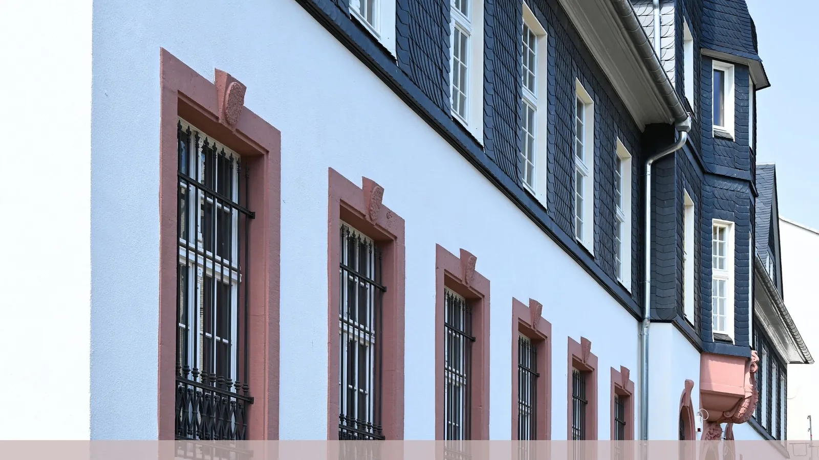 Erstbezug: 5,5-Raum-Wohnung mit XXL Dachterrasse und großen Kinderzimmern mit Schlafebene