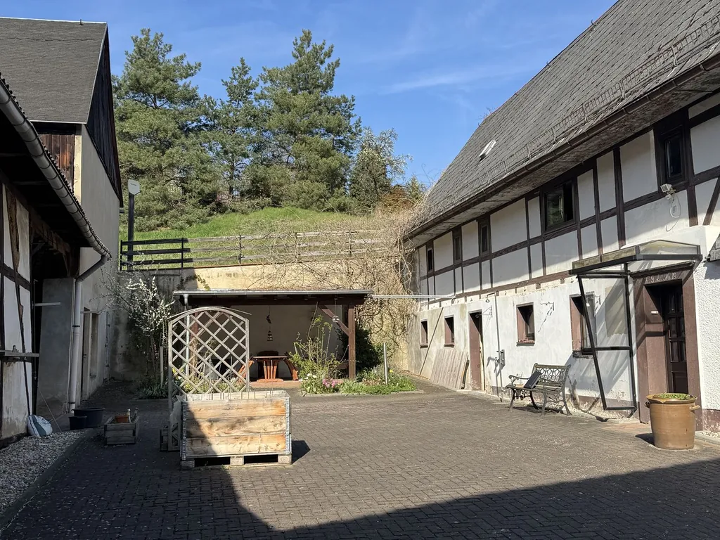 Historisches Fachwerkhaus mit gemütlichem Innenhof und ruhiger Lage in Wendishain.