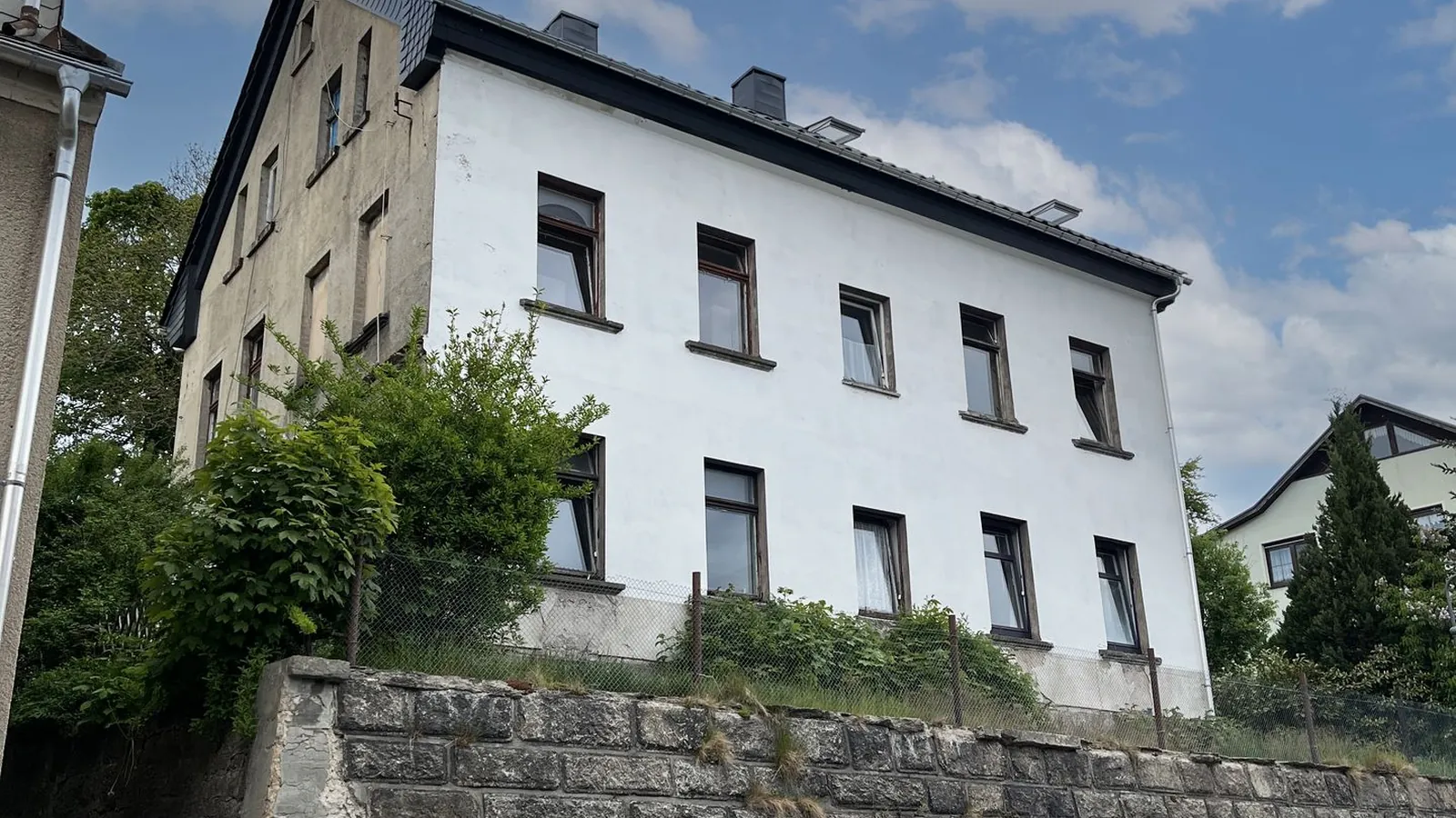 *Hochwertige Dachsanierung* Sanierungsbedürftiges Zweifamilienhaus in Schönheide