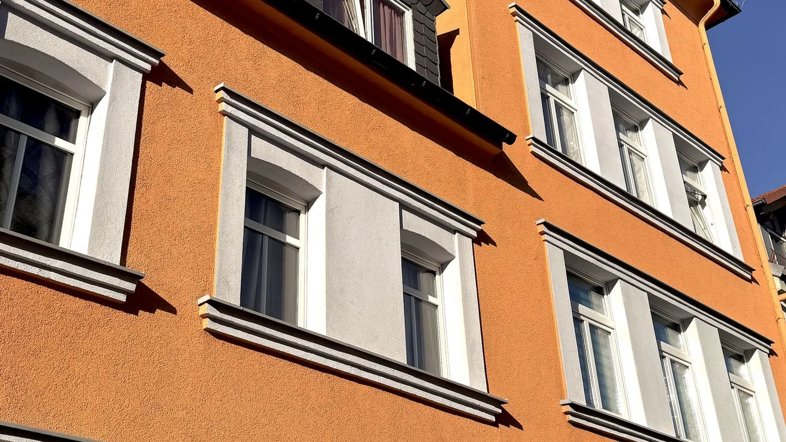 Anlageobjekt mit langfristigem Potenzial, modernisiertes Mehrfamilienhaus in Hohenstein-Ernstthal