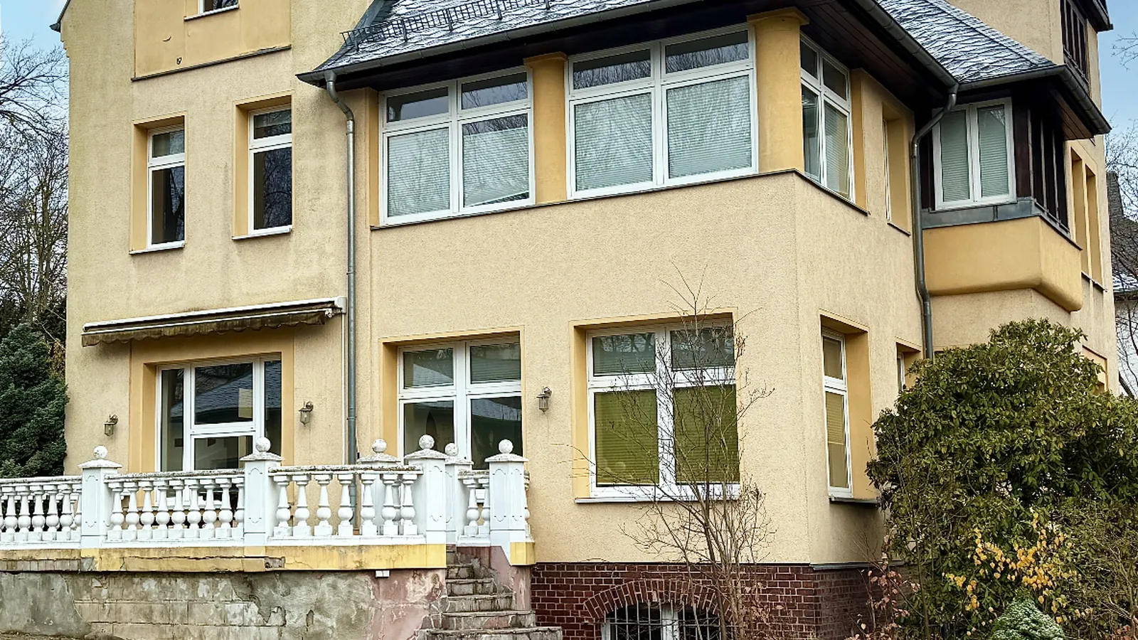 Exklusives Wohnerlebnis: großzügige Stadtvilla mit historischer Ausstattung und Gartenparadies