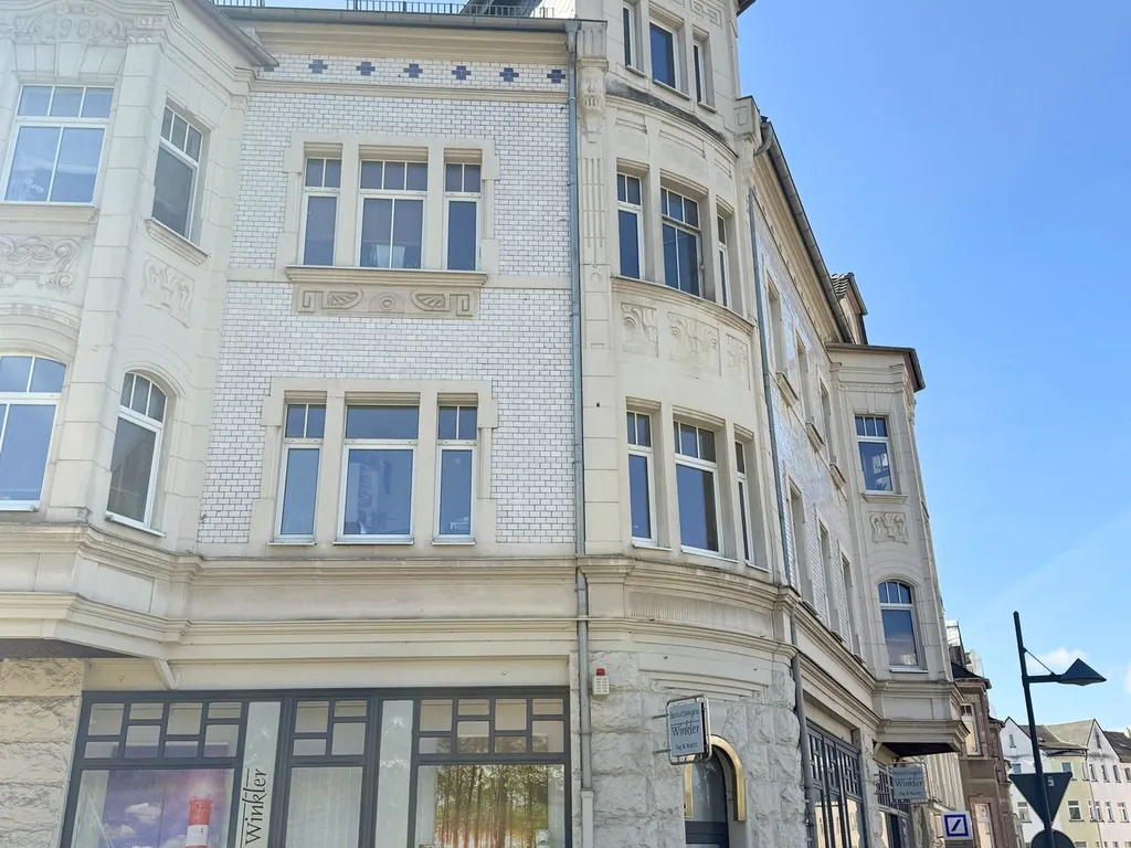 Attraktive Gewerbeeinheit mit flexibler Raumaufteilung und großer Fensterfront