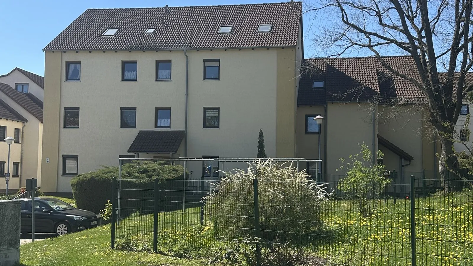 Attraktive Kapitalanlage mit ca. 9,88% Soll-Rendite – 2-Zimmer-Dachgeschosswohnung in Oelsnitz