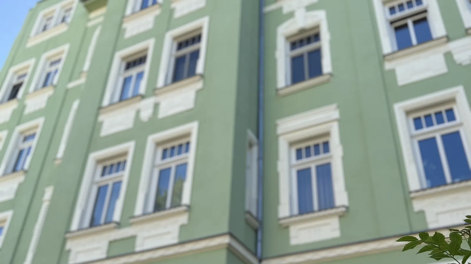 Attraktive 2-Zimmer-Dachgeschosswohnung mit Süd-West-Balkon auf dem Kaßberg