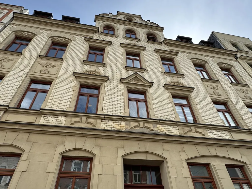 Helle 2-Raum-Wohnung mit Tageslichtbad, Einbauküche und Gemeinschaftsgarten