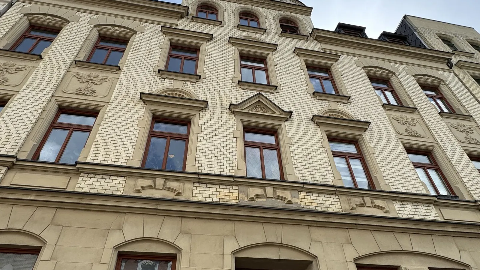 Helle 2-Raum-Wohnung mit Tageslichtbad, Einbauküche und Gemeinschaftsgarten