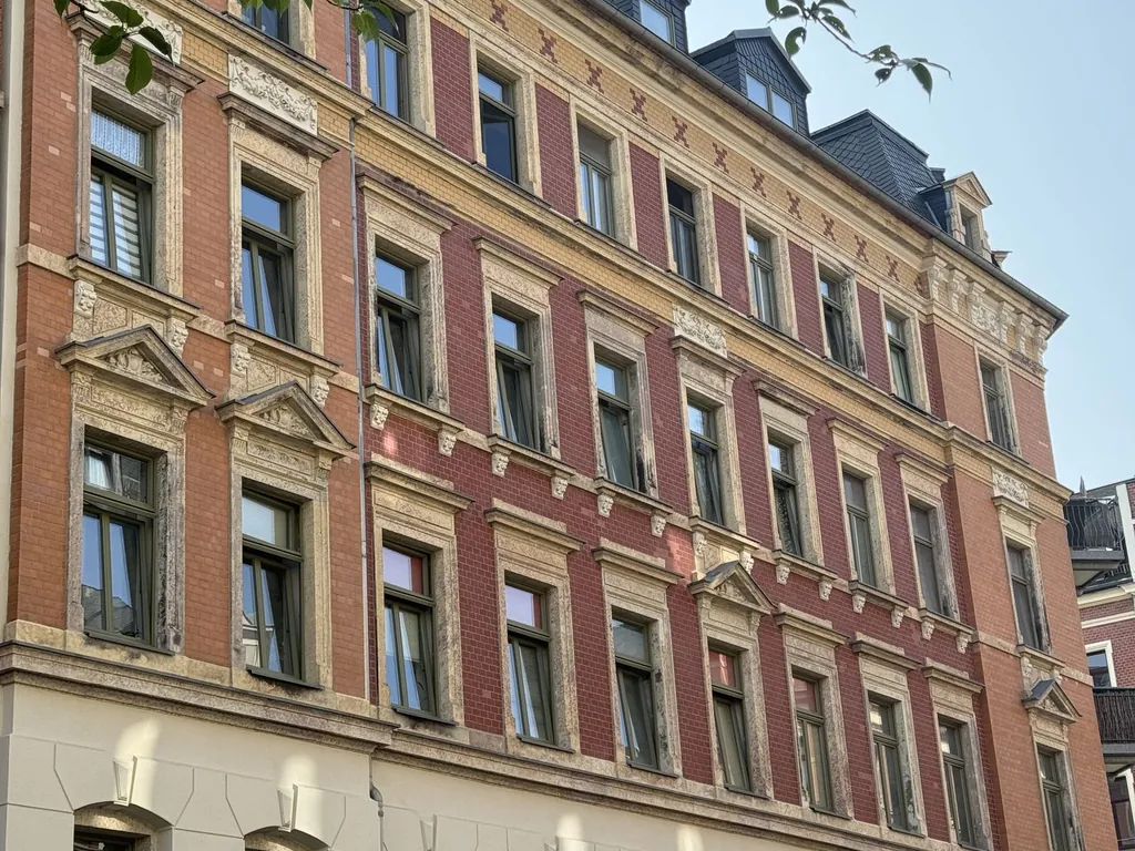 Helle 3-Raum-Dachgeschosswohnung mit Balkon und Einbauküche