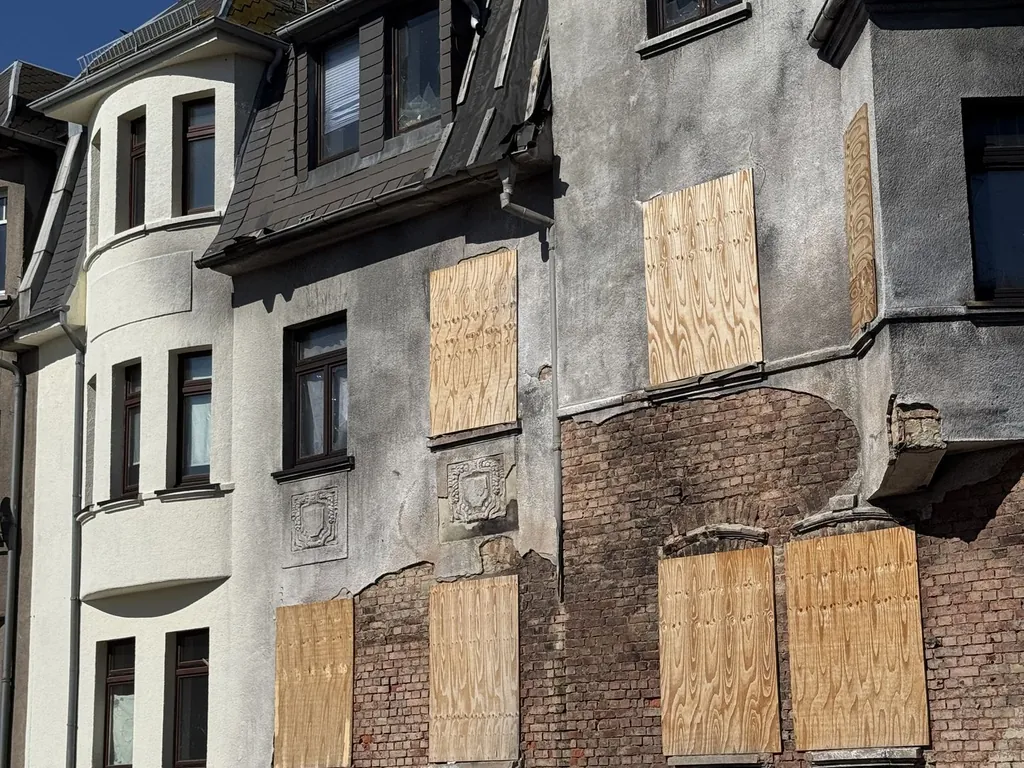 Neue Wohnperspektiven in Limbach-Oberfrohna – Mehrfamilienhaus mit Potenzial
