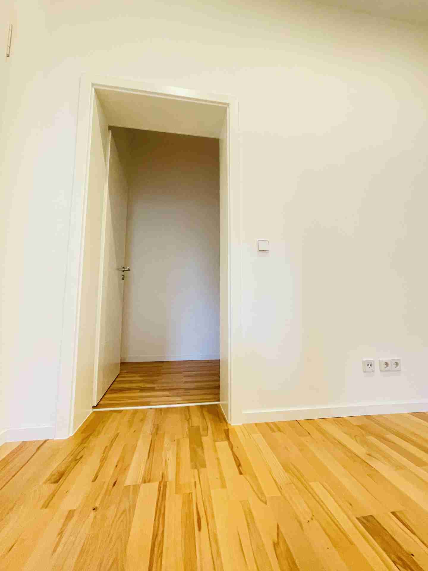 Helle 2,5‑Zimmer-Wohnung mit XXL-Balkon in Schlosschemnitz – frisch saniert