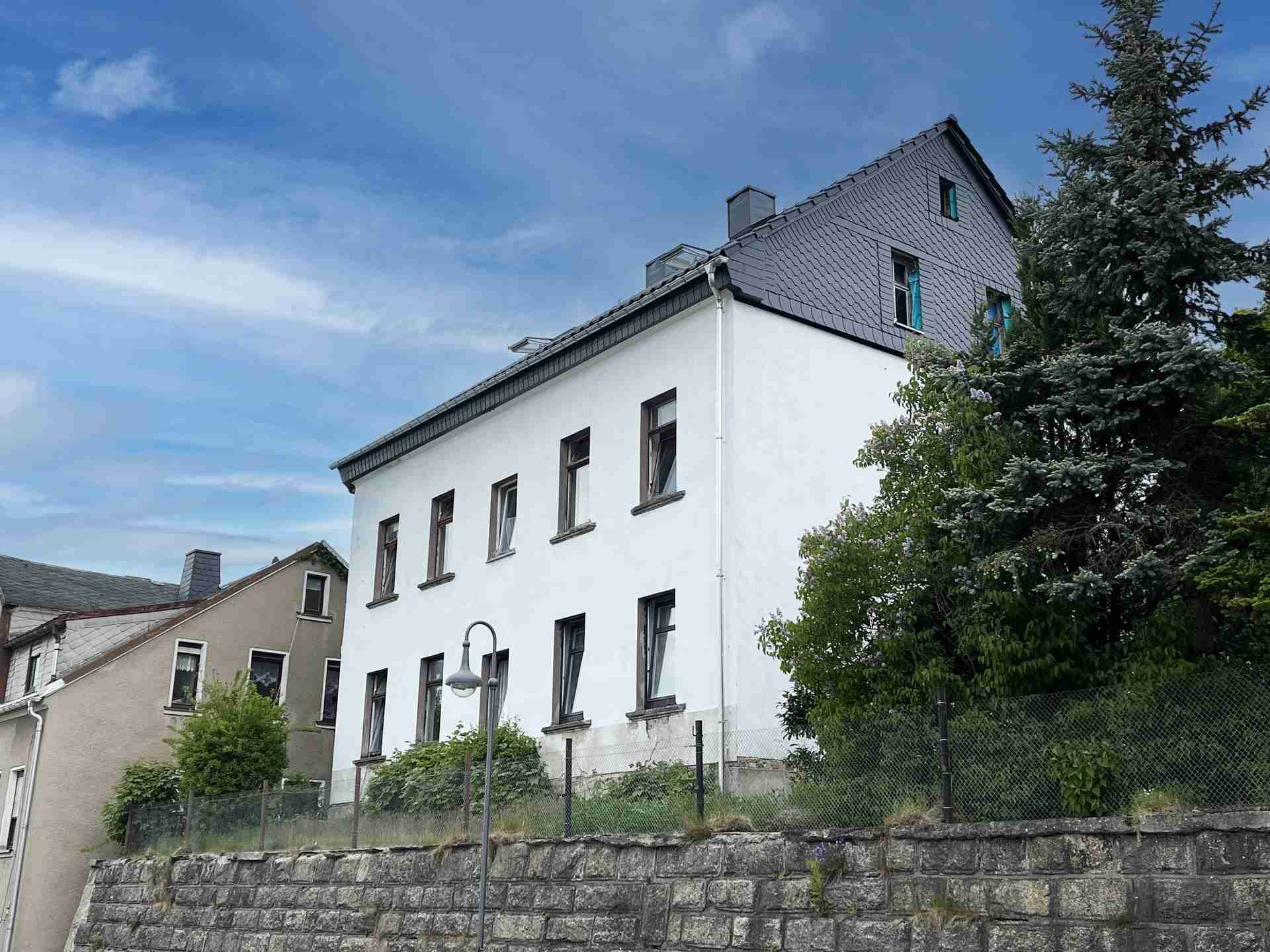 *Hochwertige Dachsanierung* Sanierungsbedürftiges Zweifamilienhaus in Schönheide