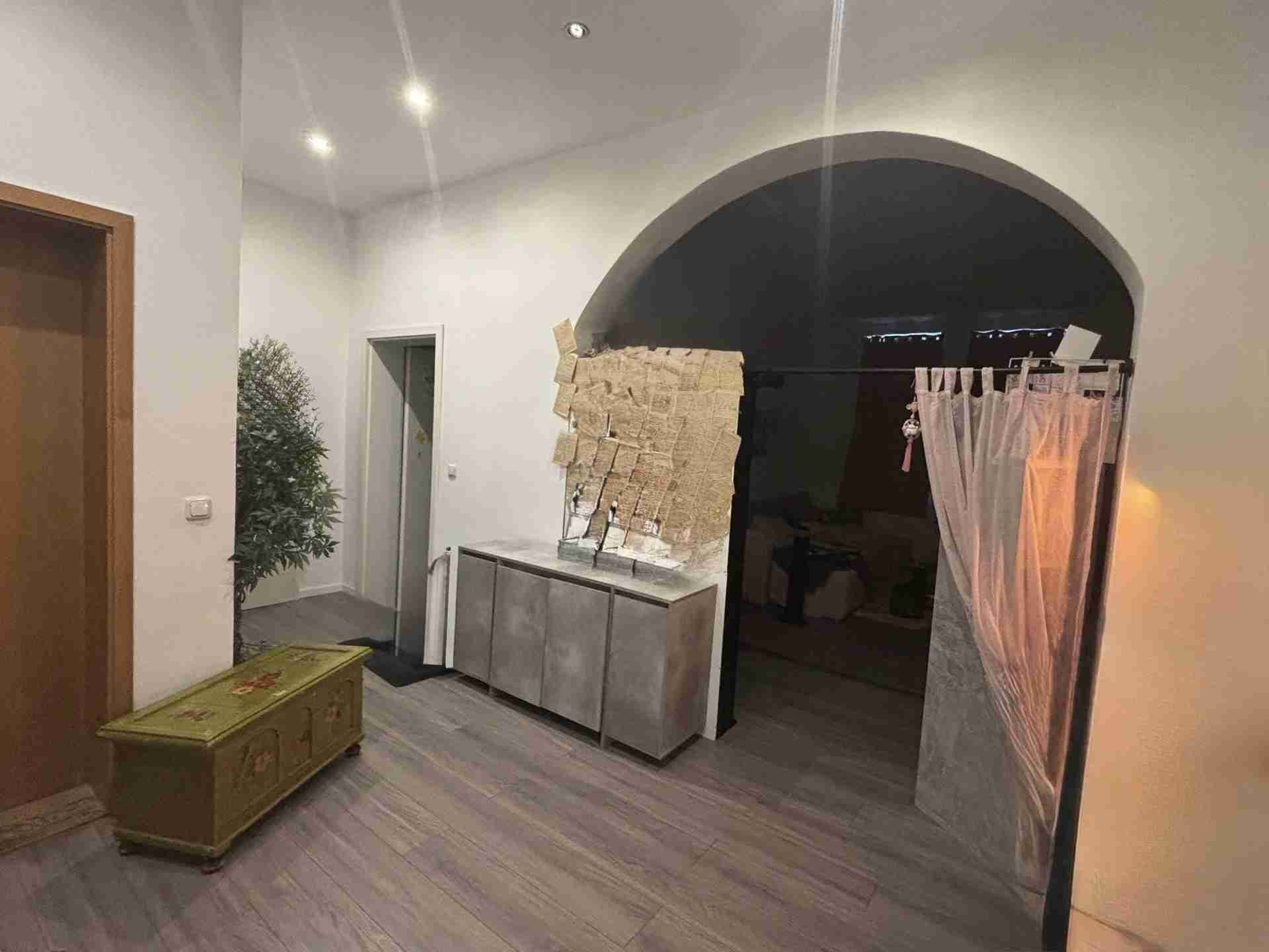 Sicher vermietet & modernisiert: Mehrfamilienhaus in Crimmitschau mit Ausbaureserve im Dachgeschoss