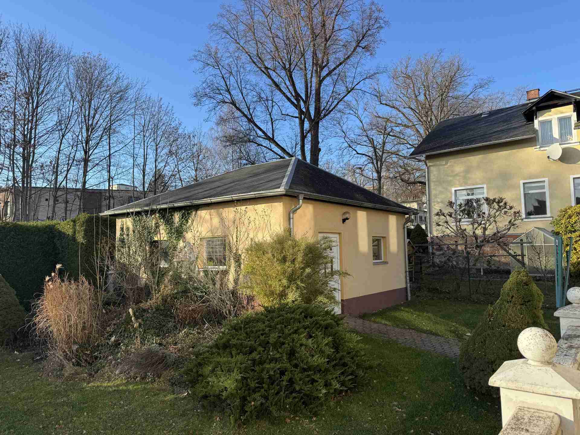 Repräsentatives Wohn- und Geschäftshaus mit flexibler Nutzung und großzügigem Grundstück