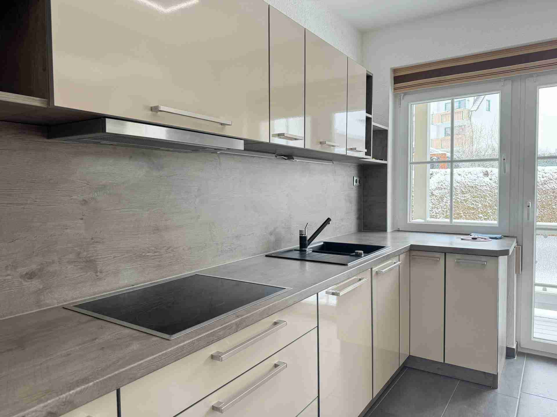 Exklusive, modernisierte 4-Zimmer-Wohnung mit Terrasse, Garten und Garage