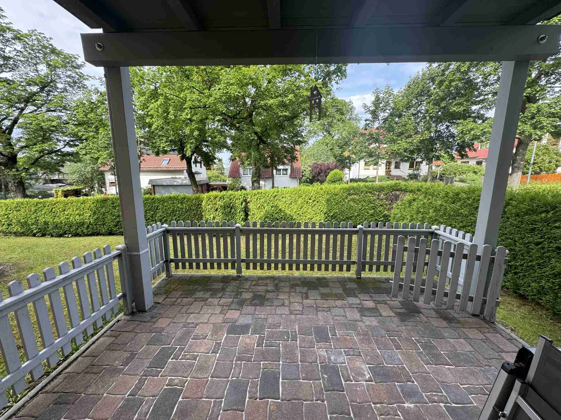 Exklusive, modernisierte 4-Zimmer-Wohnung mit Terrasse, Garten und Garage