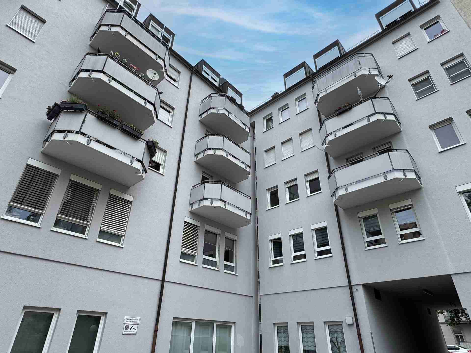 Kapitalanlage mit starker 6,95 % Rendite – 2-Zimmer-Wohnung inkl. Balkon, Tiefgaragenstellplatz und Einbauküche