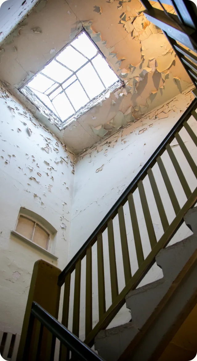Treppenhaus vor der Sanierung