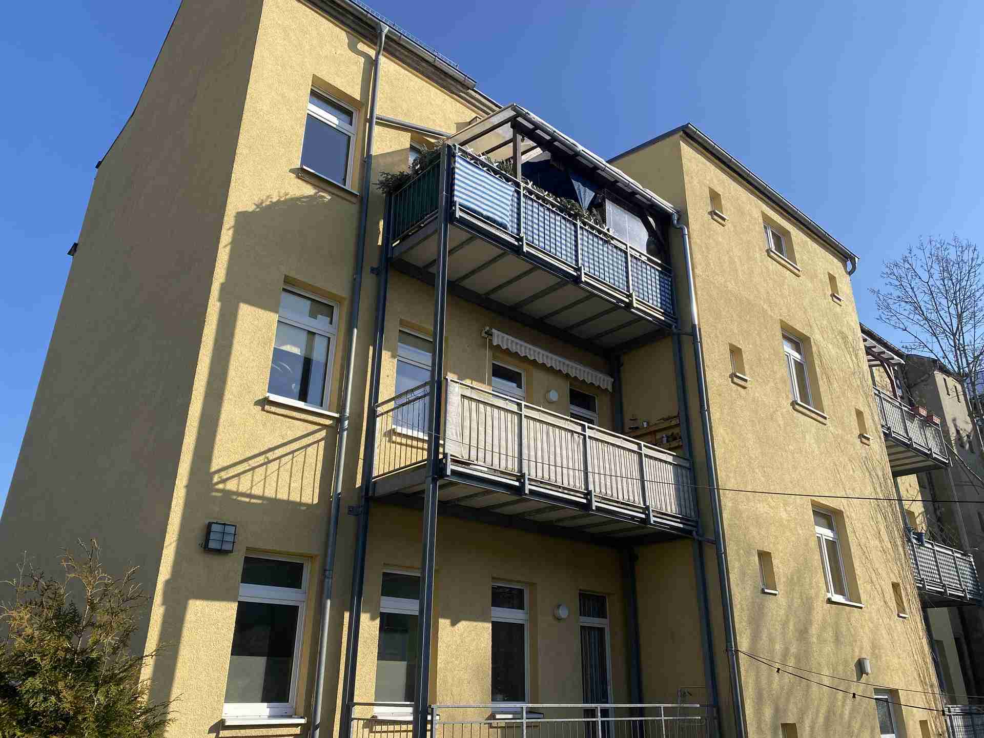 Attraktives Mehrfamilienhaus: Vollvermietet, mit Kaminen, Balkonen und Garten