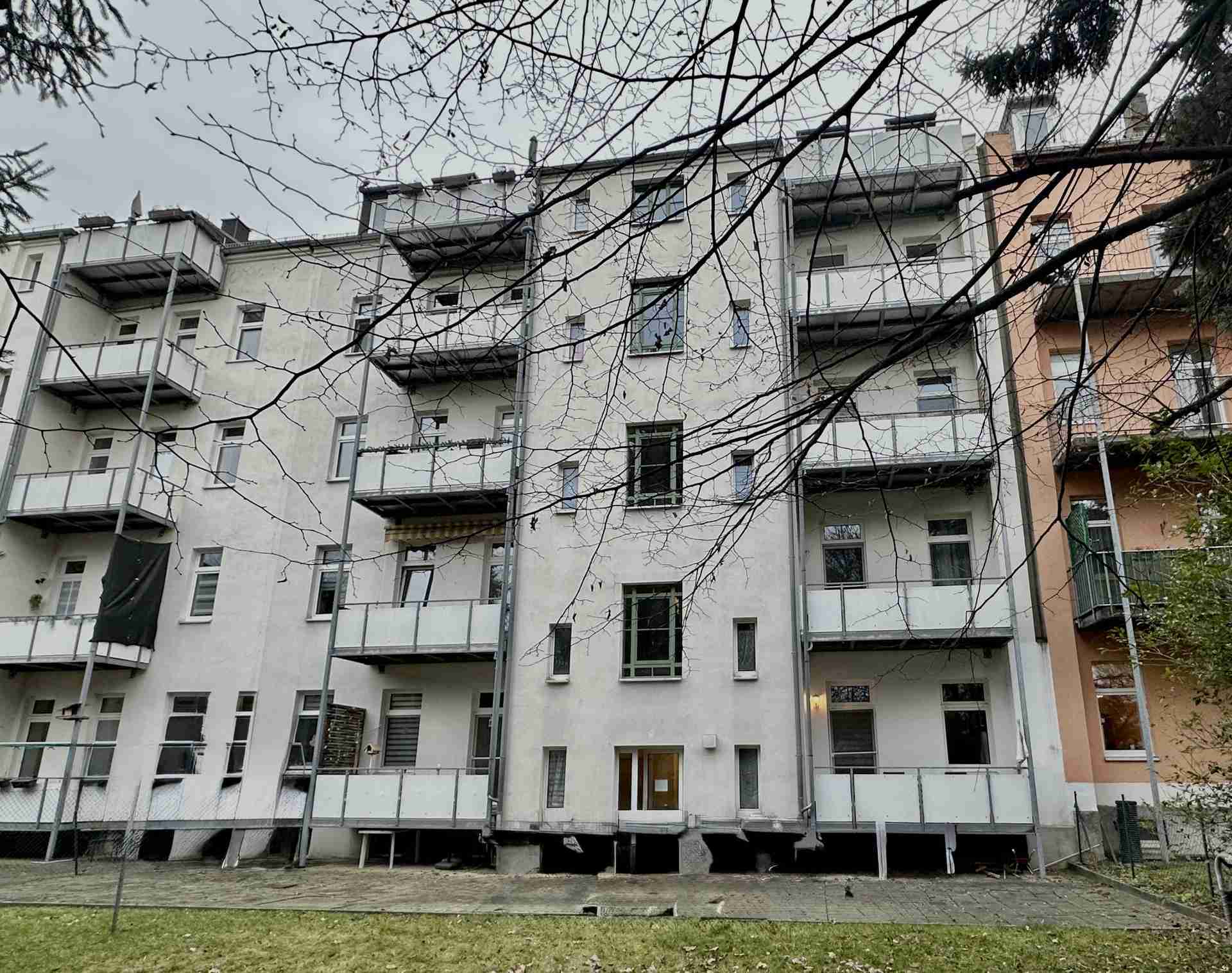 Vermietete 2-Zimmer-Wohnung in denkmalgeschütztem Mehrfamilienhaus auf dem Sonnenberg