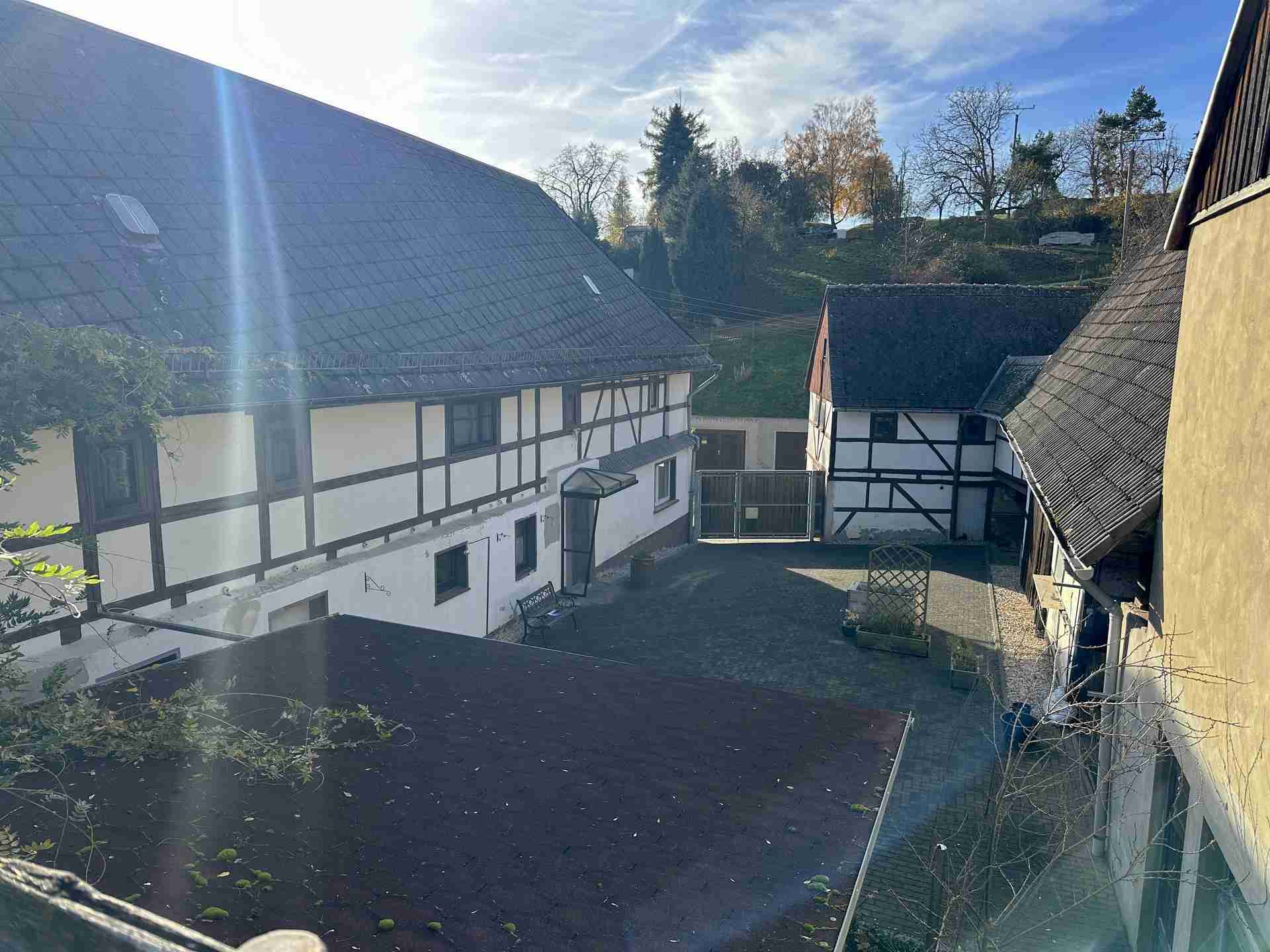 Historisches Fachwerkhaus mit gemütlichem Innenhof und ruhiger Lage in Wendishain.