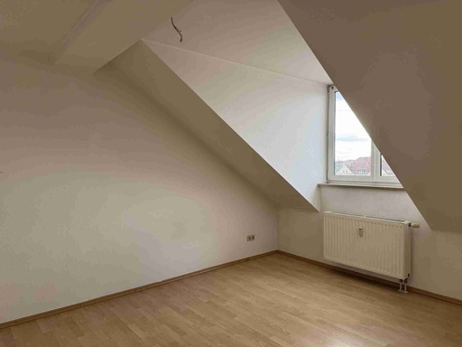 *Studenten aufgepasst* Gemütliche Dachgeschosswohnung mit Einbauküche im historischen Altbau in Leipzig