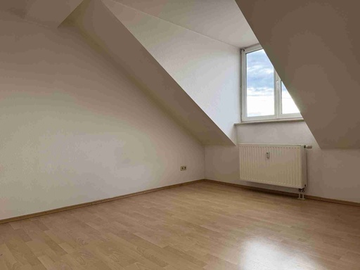 *1 Monat Nebenkostenfrei* WG geeignet: Stilvolle Dachgeschosswohnung mit Einbauküche im historischem Altbau