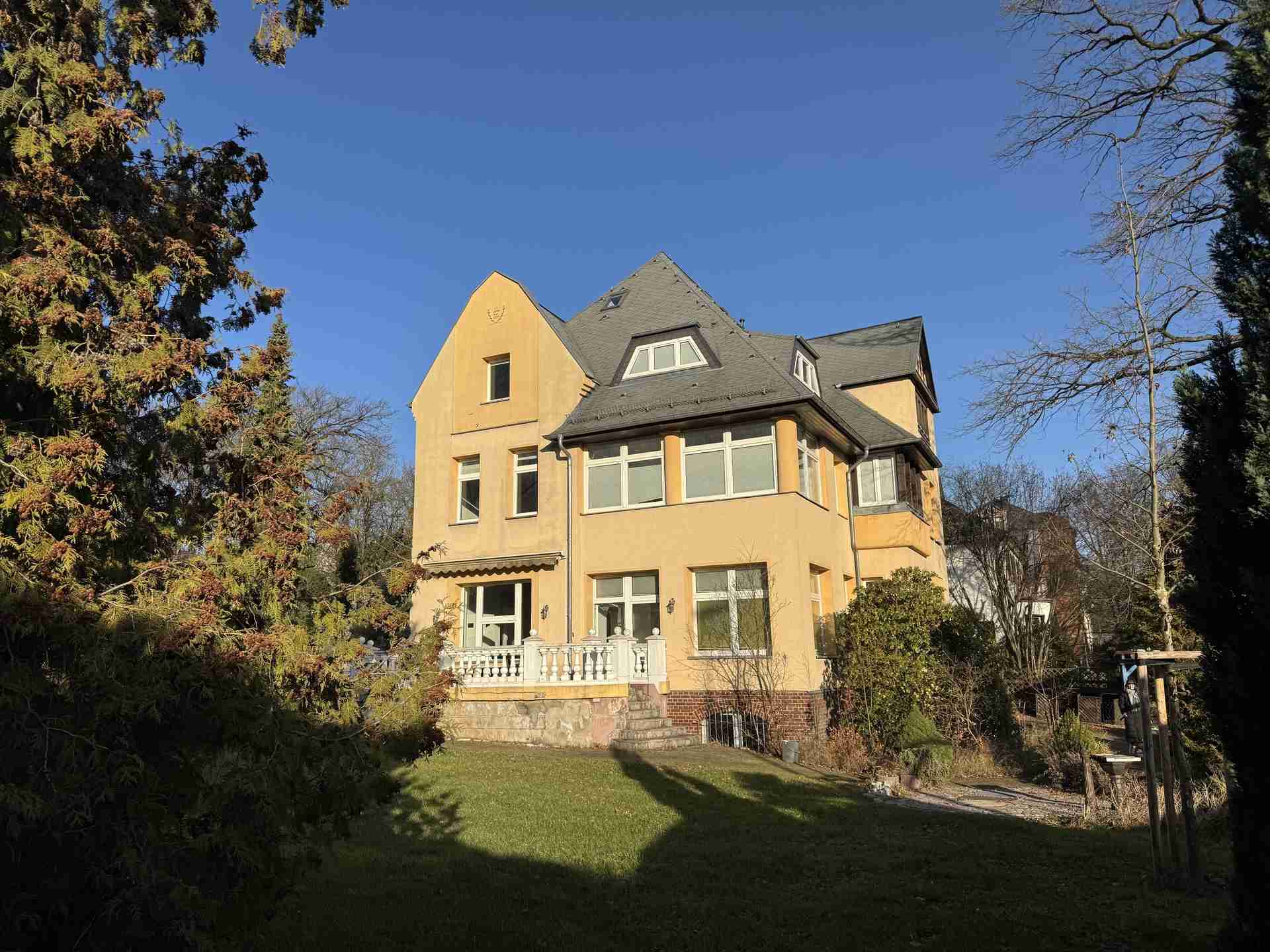 Repräsentatives Wohn- und Geschäftshaus mit flexibler Nutzung und großzügigem Grundstück