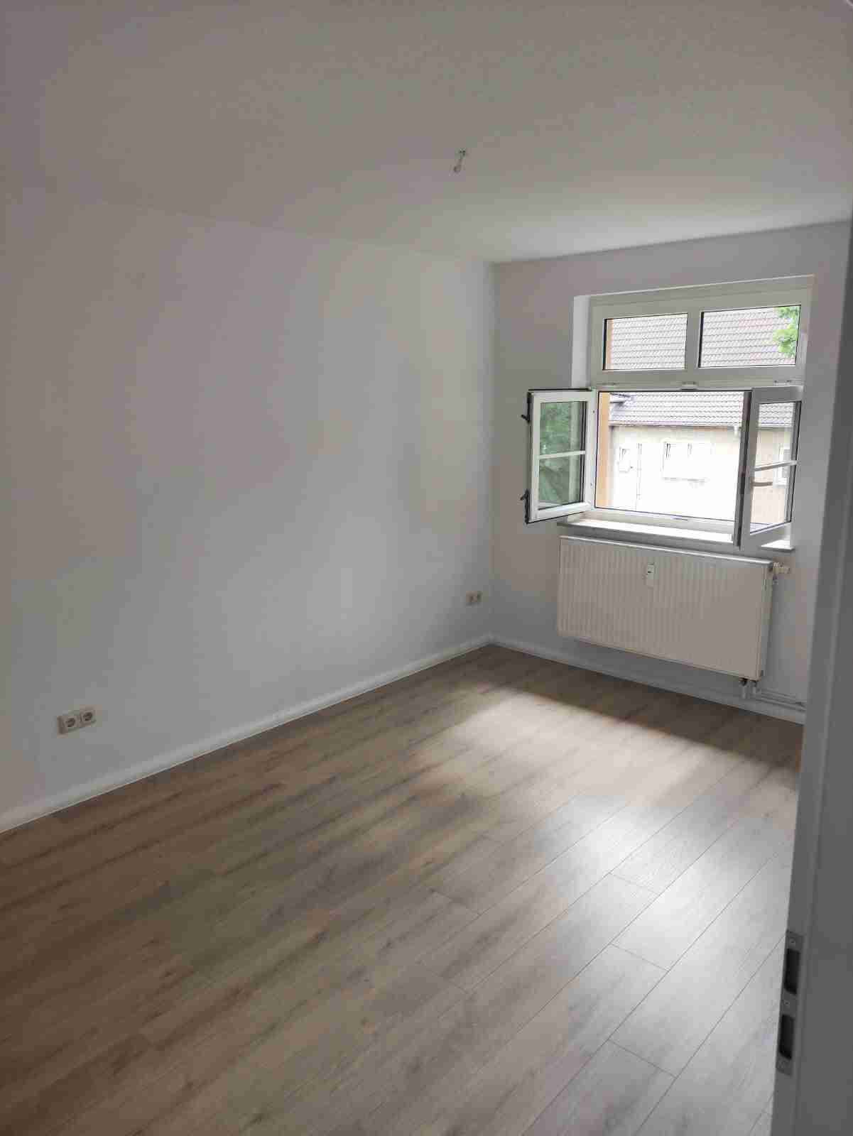 *100 IKEA-Gutschein!* Modern sanierte 2-Zimmer-Wohnung in ruhiger Lage