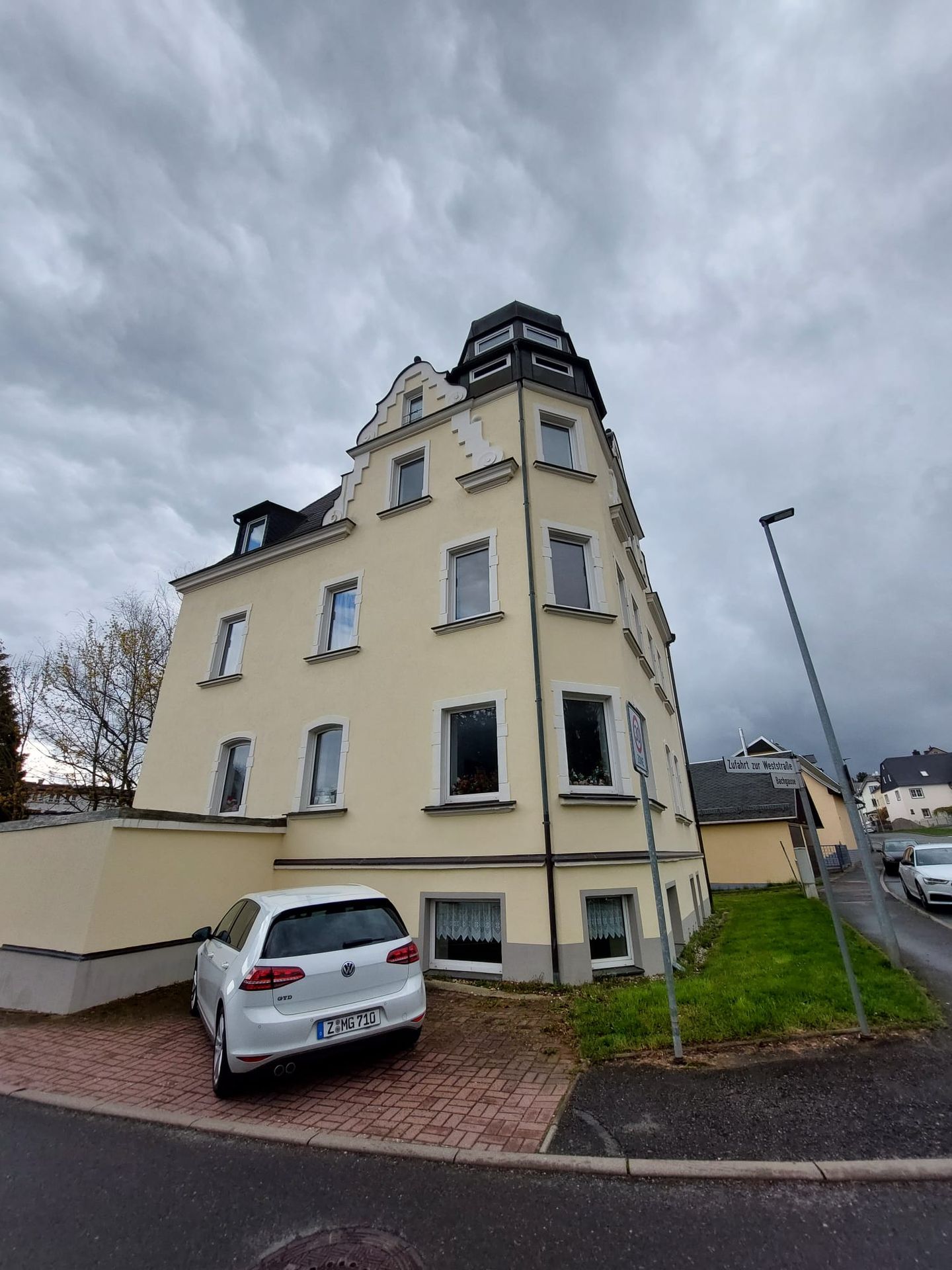 Top renovierte 4-Zimmer-Wohnung in Neukirchen