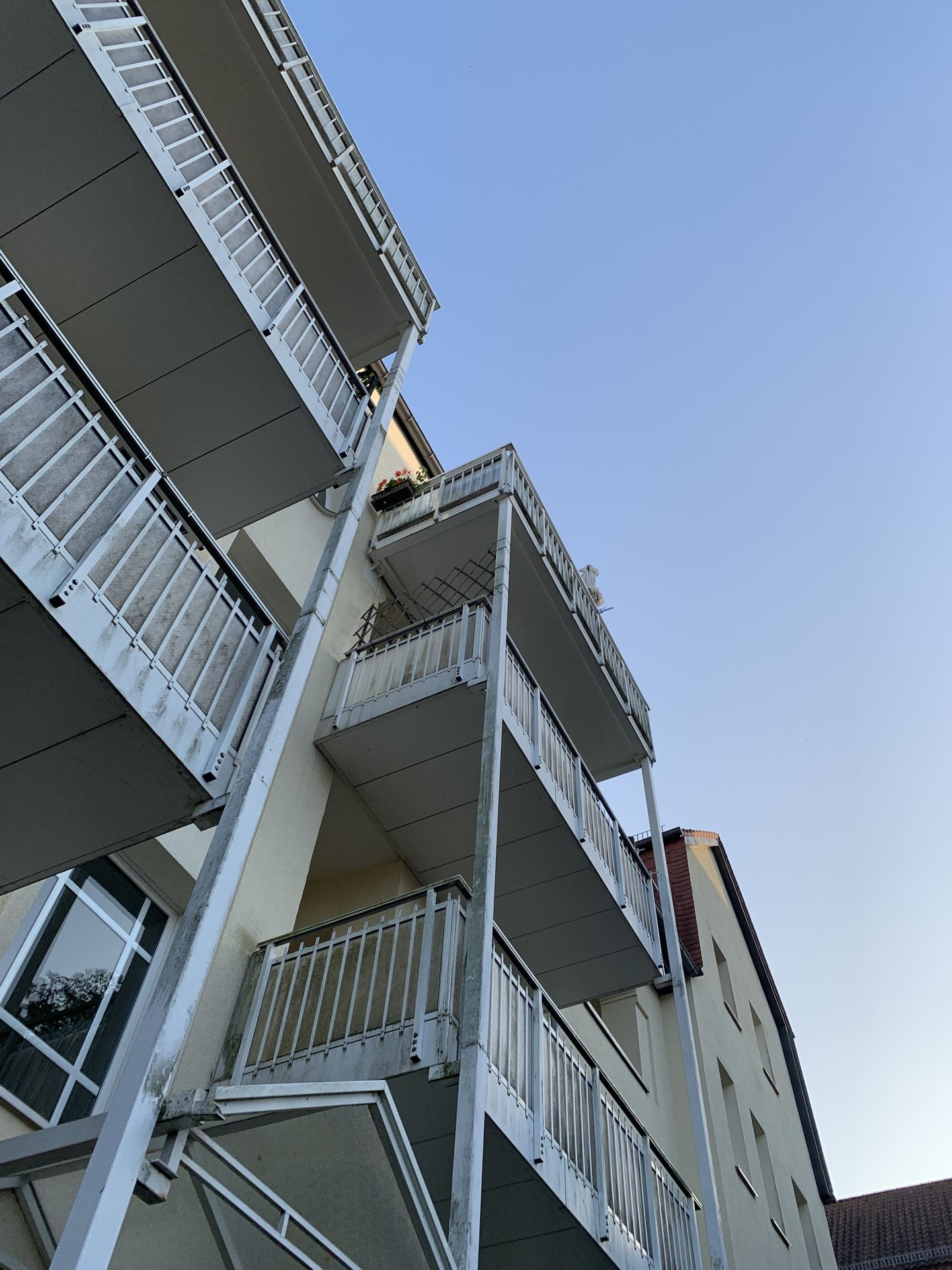 Modernisierte Wohnung mit Stellplatz: Ihr neues Zuhause wartet!