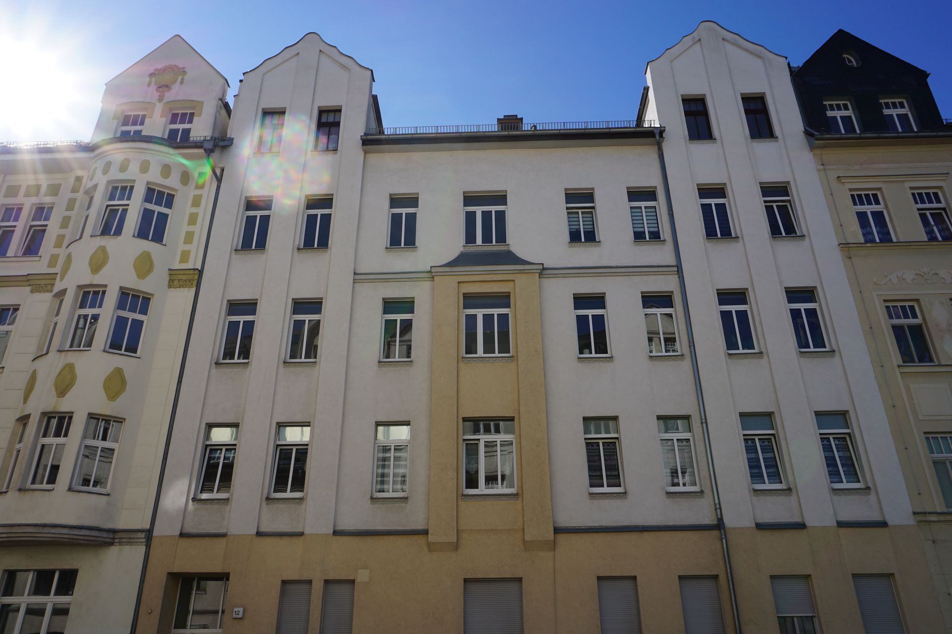 Mit Pinsel und Farbe zur Mietfreiheit: 3-Raum-Wohnungs Angebot