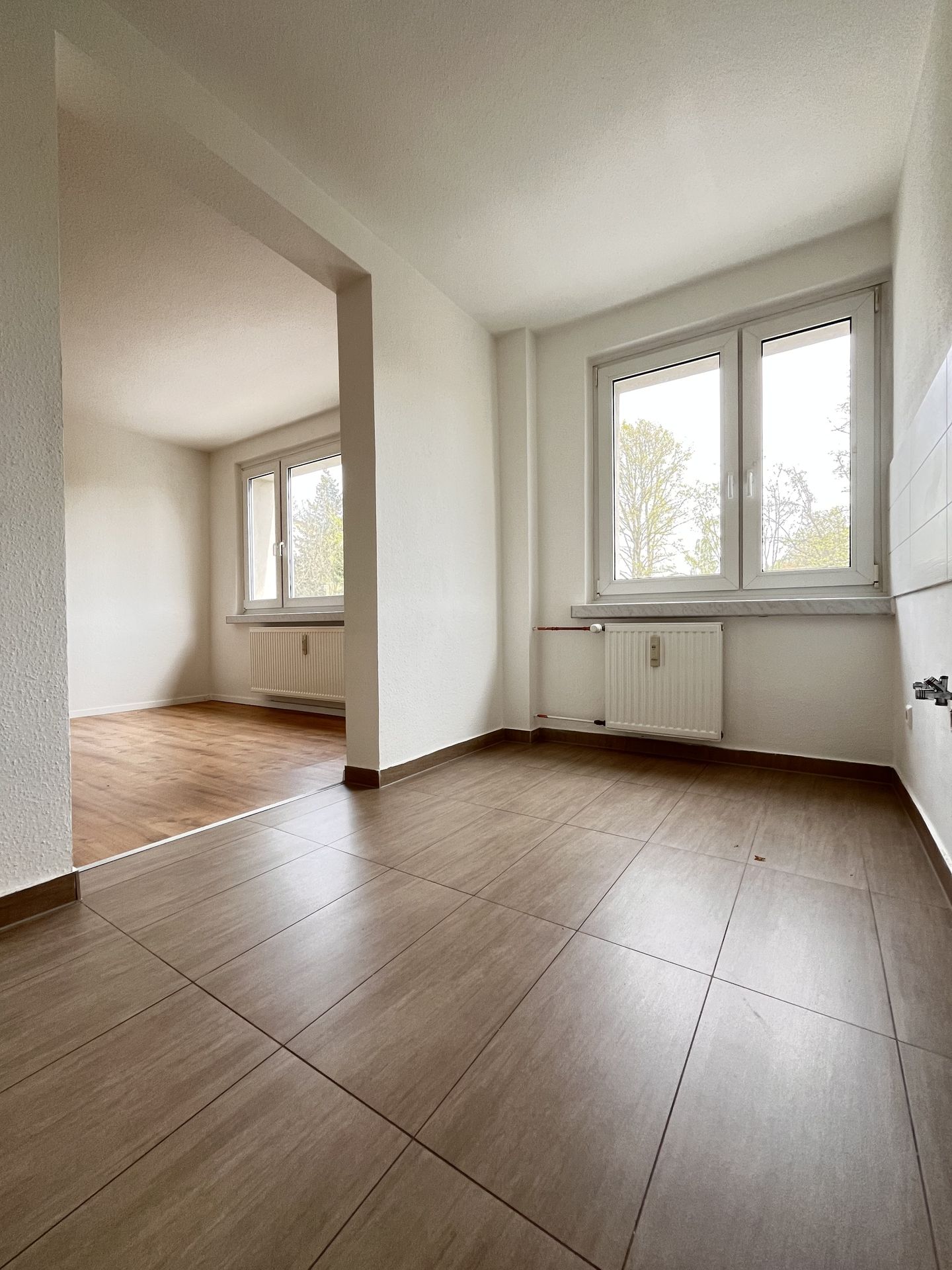 *2 Monate Kaltmietfrei und EBK möglich* Geräumiges Wohnen in Chemnitz: 4-Zimmer Wohnung für Komfort und Lebensqualität