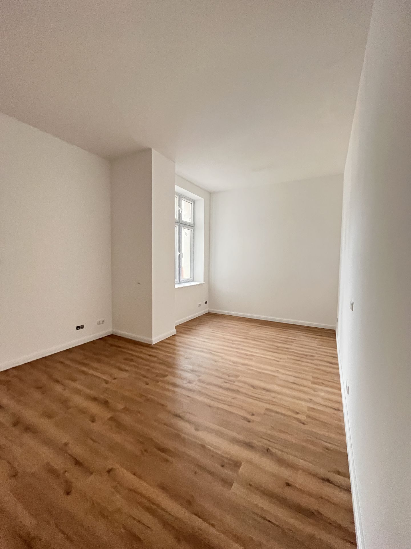 Erstbezug: 2,5-Raum-Wohnung mit XXL-Dachterrasse, Homeoffice-Bereich und Ankleide